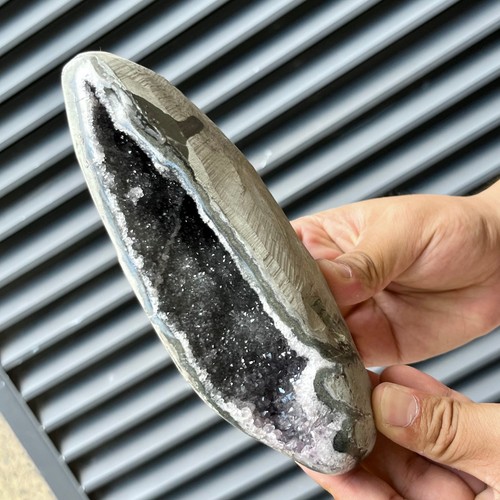Natural crystal geode - 2.4, lb