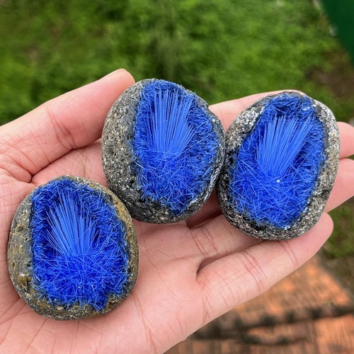 Rare blue magnetite - blue, quartz